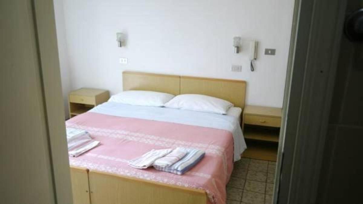 Hotel Villa Del Prato Cucina Romagnola E Possibilita Pacchetto Spiaggia Bellariva Di Rimini Ngoại thất bức ảnh
